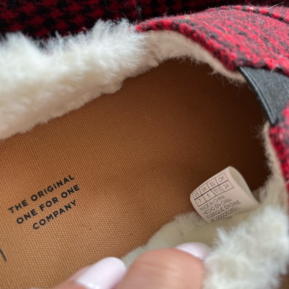 TOMS womens red and black plaid with cozy interior - Picture 4 of 5